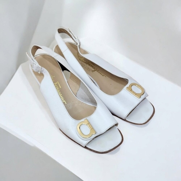 Salvatore Ferragamo White Leather Logo Accent Peep Toe Low Heel Slingbacks 7B - Picture 1 of 12